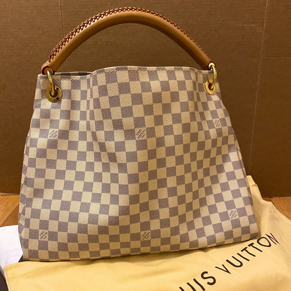 Louis Vuitton
Artsy Handbag Damier MM
